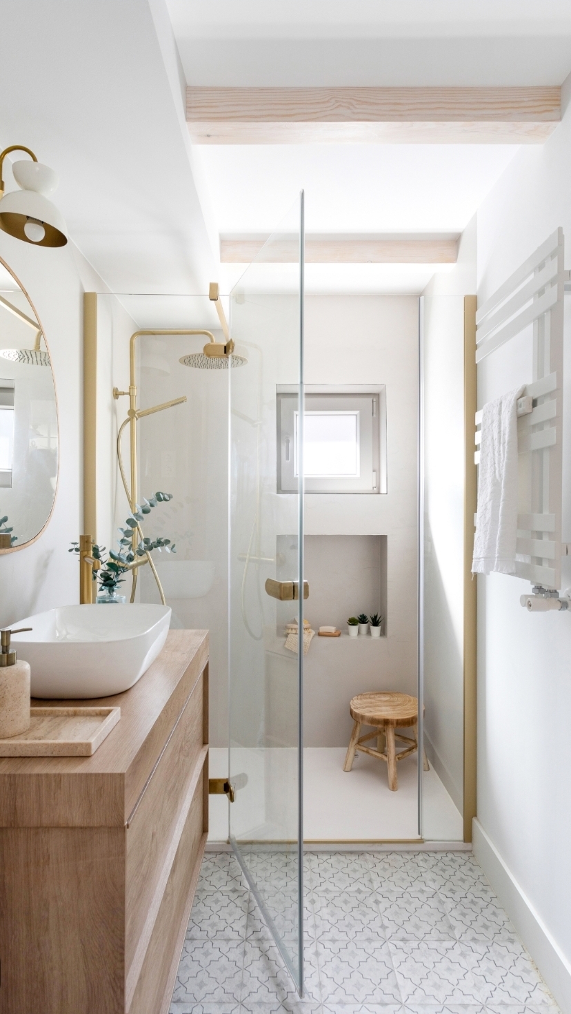Reformas de Baños en Terrassa y el Vallès: Claves, Diseños y Cambiar Bañera por Ducha
